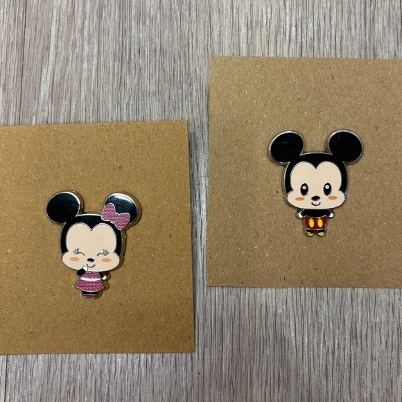 Mickey & Minnie Official Disney Pins - Picture 1 of 4